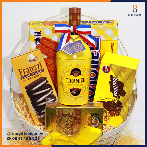 Giỏ quà Tết màu vàng